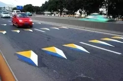 彩色禁超車錯(cuò)覺標(biāo)線