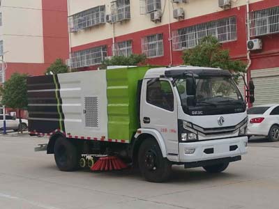 東風(fēng)多利卡國(guó)六CLW5120TXS6型洗掃車(chē)