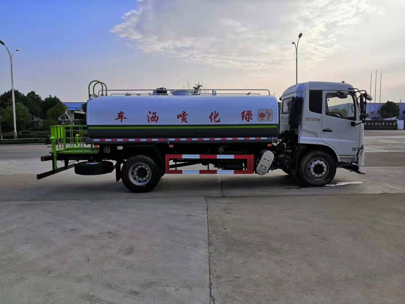 東風(fēng)天錦14噸灑水車(chē)6.jpg