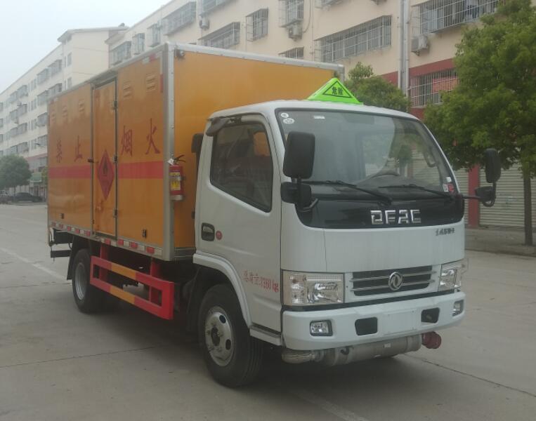 CLW5073XRY6型易燃液體廂式運輸車1.jpg