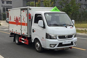 CLW5030XRYE6型易燃液體廂式運輸車1.jpg