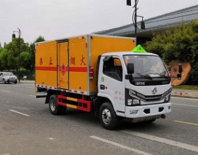 CLW5040XRYE6型易燃液體廂式運輸車1.jpg