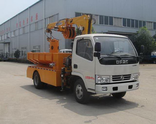 東風(fēng)小多利卡國(guó)五窨井式抓斗清淤車
