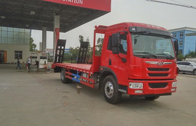 解放龍V國(guó)五單橋平板運(yùn)輸車(chē)CLW5162TPBC5型挖掘機(jī)運(yùn)輸車(chē)