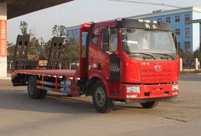 解放J6國(guó)五單橋平板運(yùn)輸車(chē)CLW5161TPBC5型挖掘機(jī)運(yùn)輸車(chē)