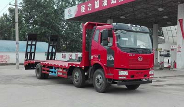解放J6國(guó)五小三軸前四后四平板運(yùn)輸車(chē)CLW5250TPBC5型挖掘機(jī)運(yùn)輸車(chē)