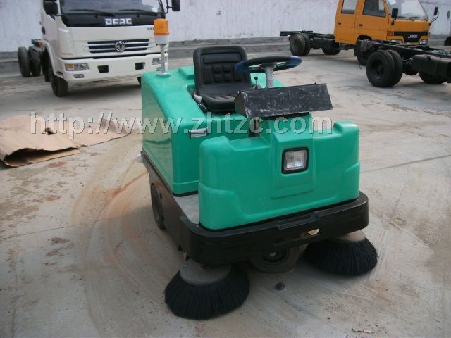JL-1350型電動(dòng)掃路車(chē)